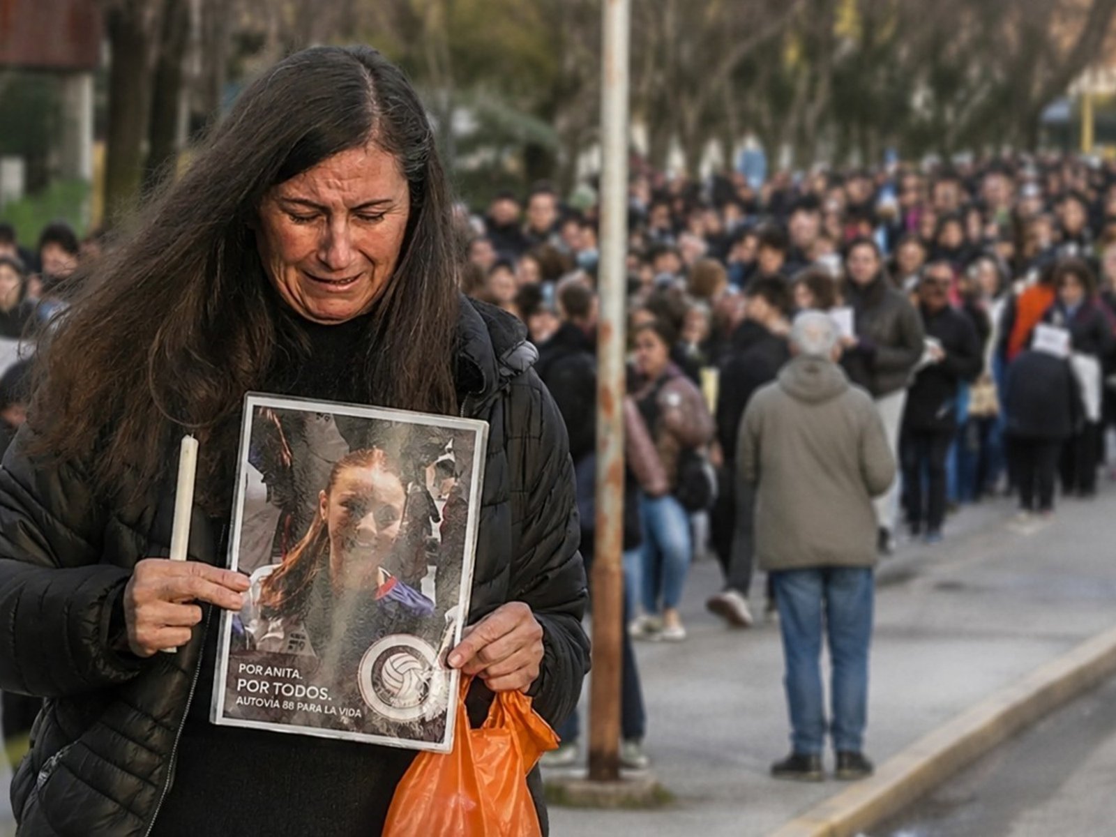 La maestra jardinera que transformó el peor dolor en la voz de un reclamo masivo por “la ruta de la muerte”