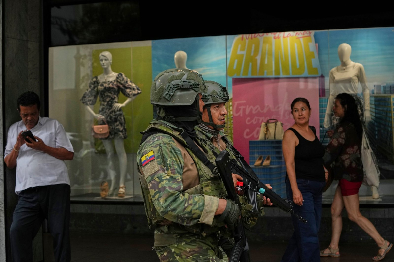 La nueva mano dura de Colombia amenaza con agravar el crimen hacia Ecuador