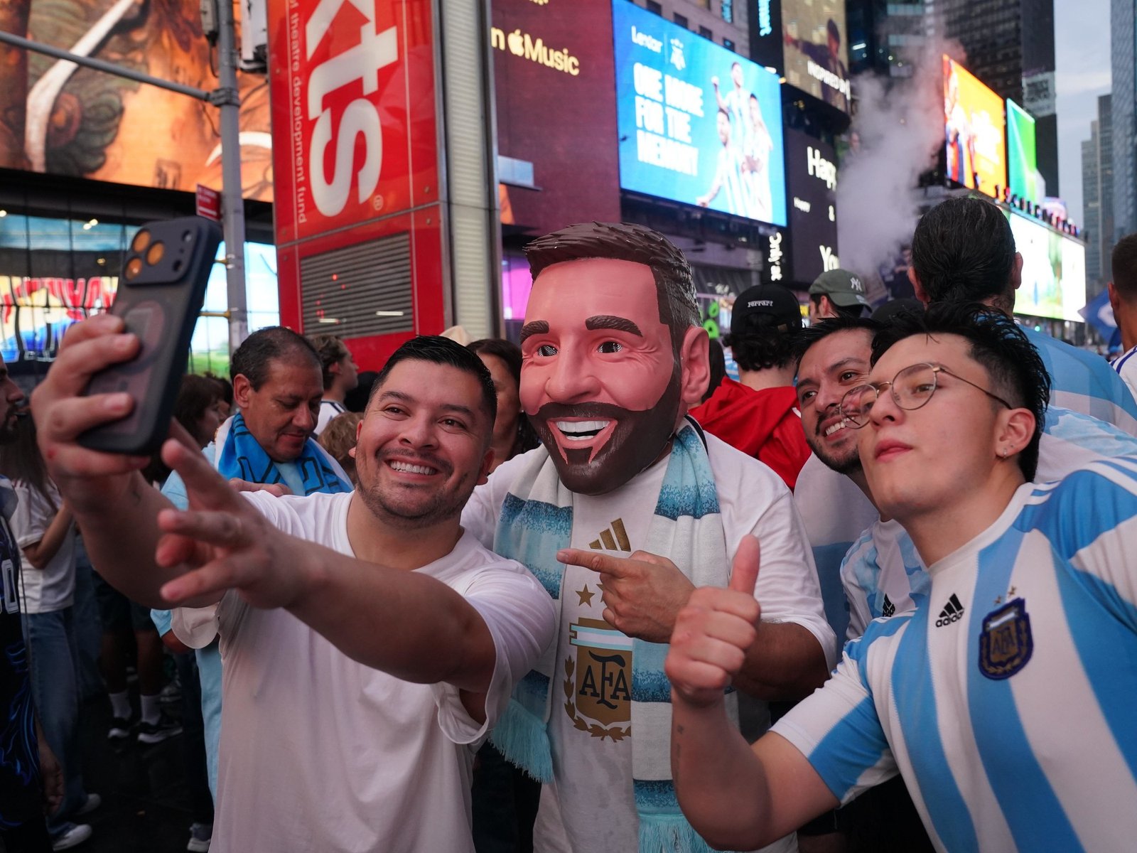 Los mensajes de los lectores de Clarín a Messi luego del anuncio de su despedida de la Selección