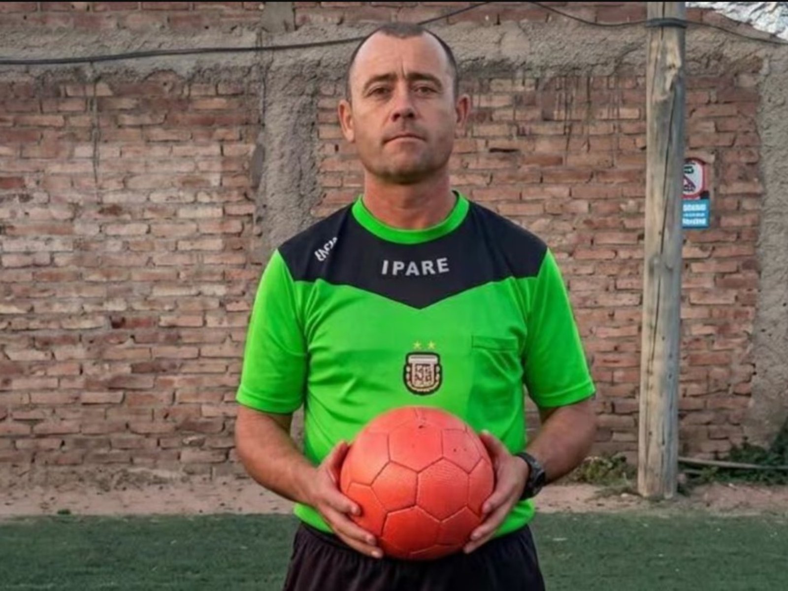 Murió un árbitro de fútbol tras un choque frontal en Mendoza y hay cinco heridos