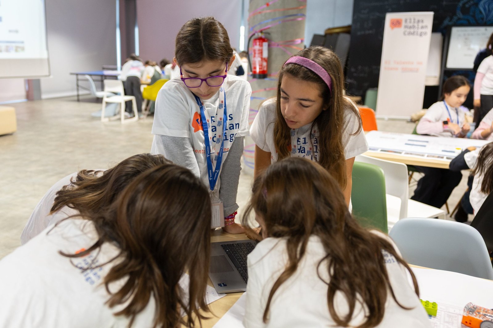 Quién diseña la inteligencia artificial del futuro (y por qué siguen faltando mujeres)