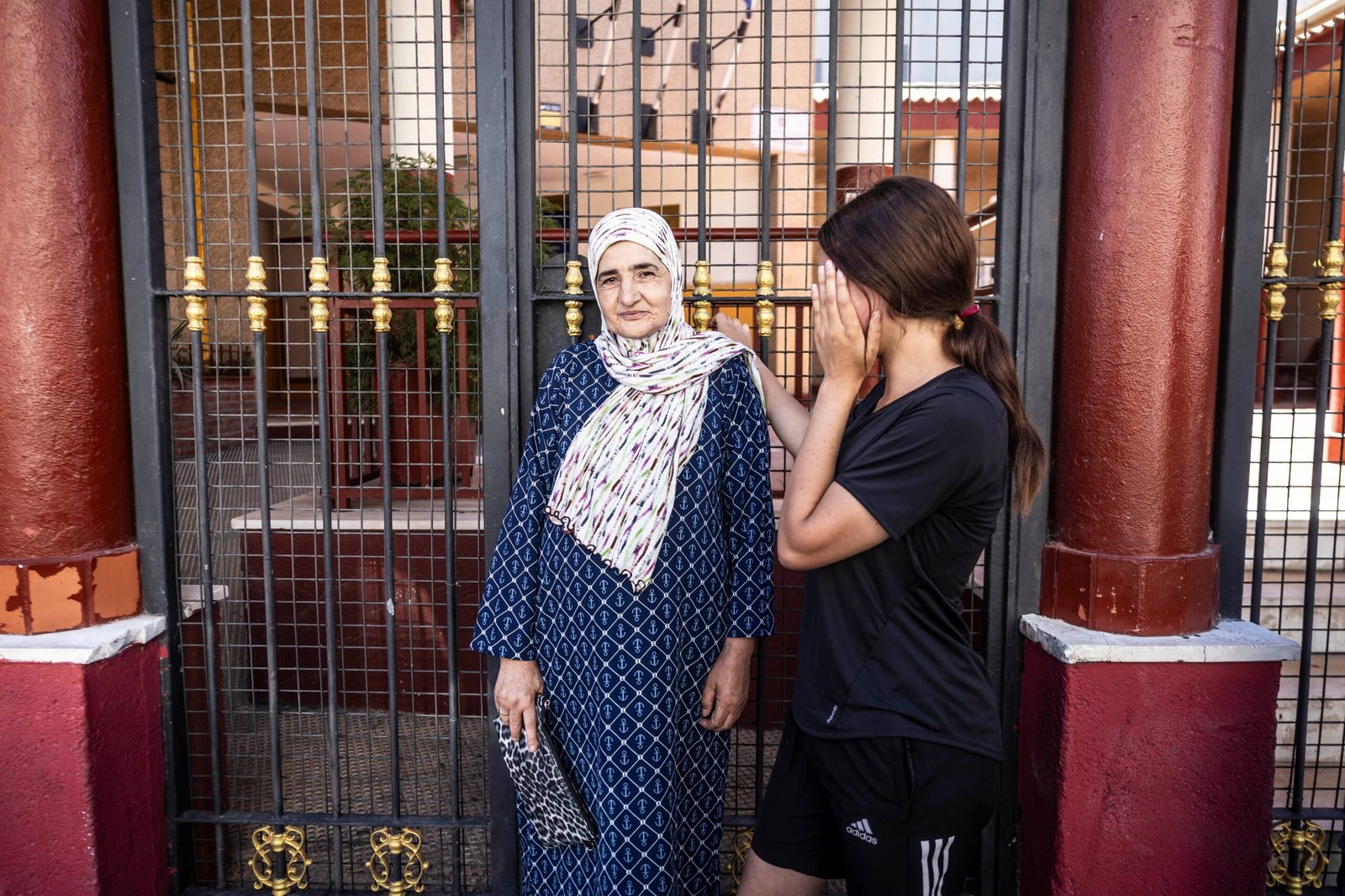 Zohra Mohamed, que ha acogido a Aya, una menor marroquí que cruzó la frontera a nado.