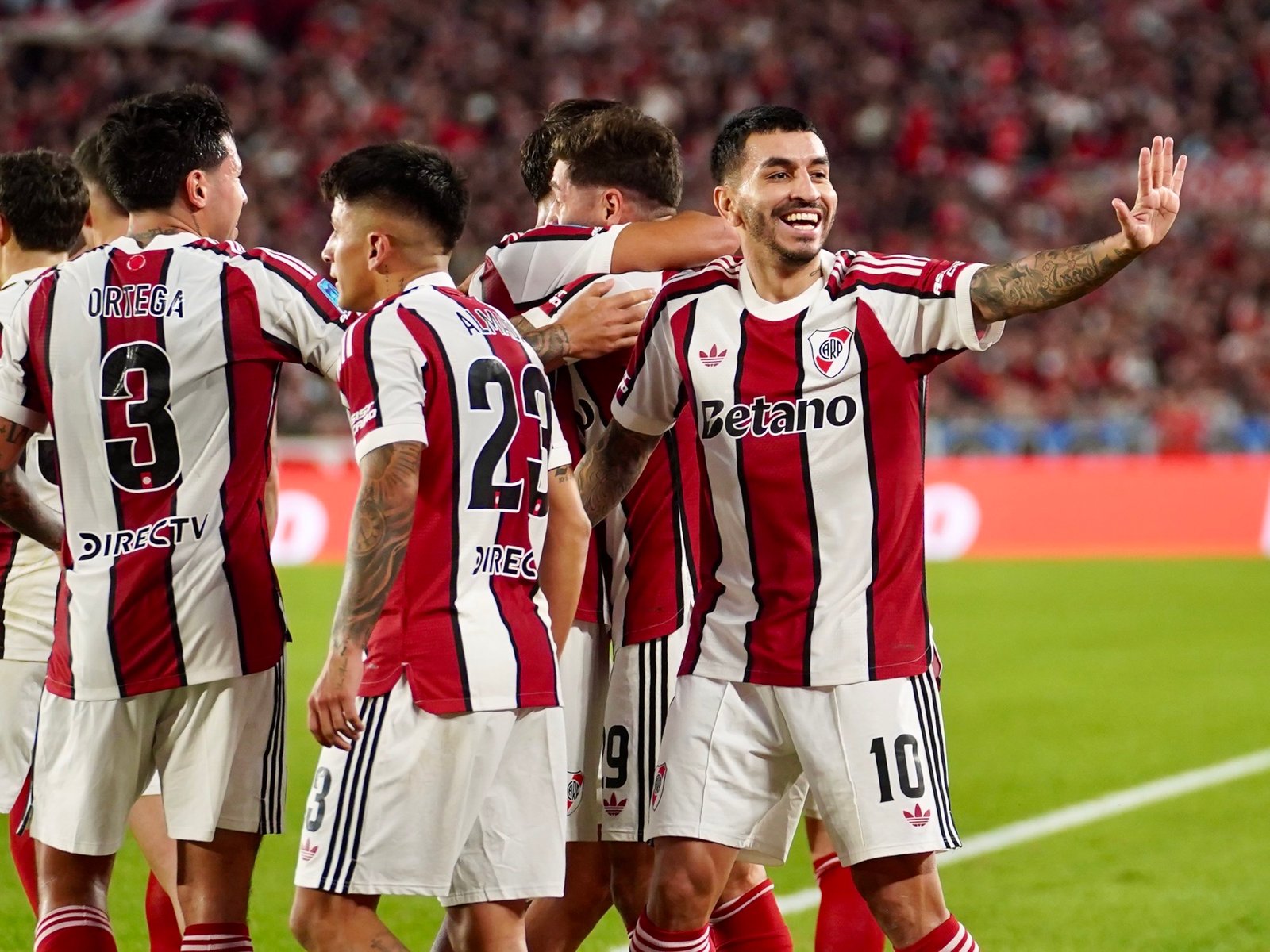 Thiago Almada y Ángel Correa, la nueva sociedad de campeones del mundo que quiere ilusionar a los hinchas de River