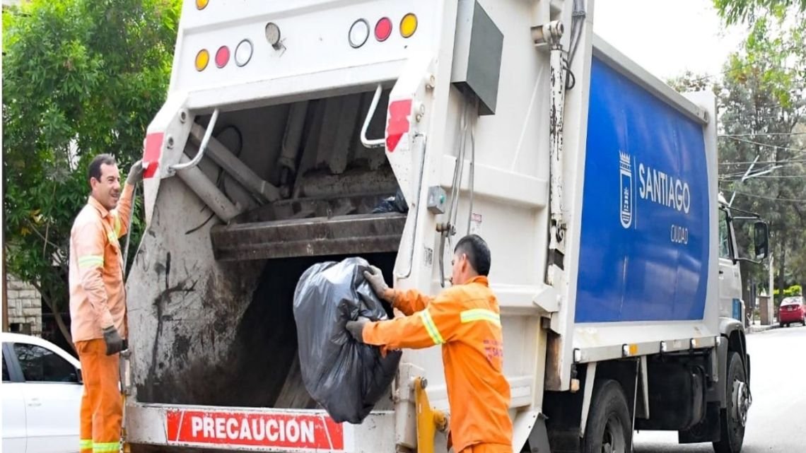 Tragedia en Santiago del Estero: un recolector murió aplastado por la compactadora de un camión y detuvieron a su compañero