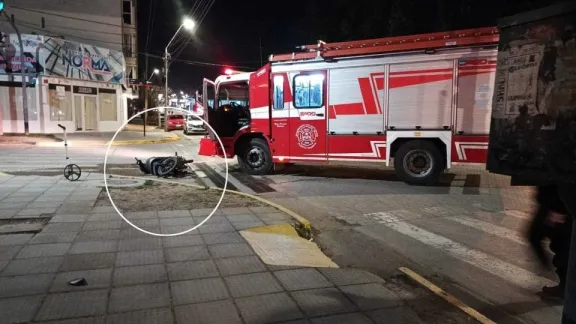Un motociclista resultó herido tras colisionar contra una autobomba