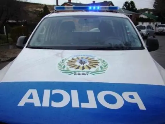 Una discusión de pareja en Sarmiento terminó con un hombre apuñalado y derivado de urgencia a Comodoro
