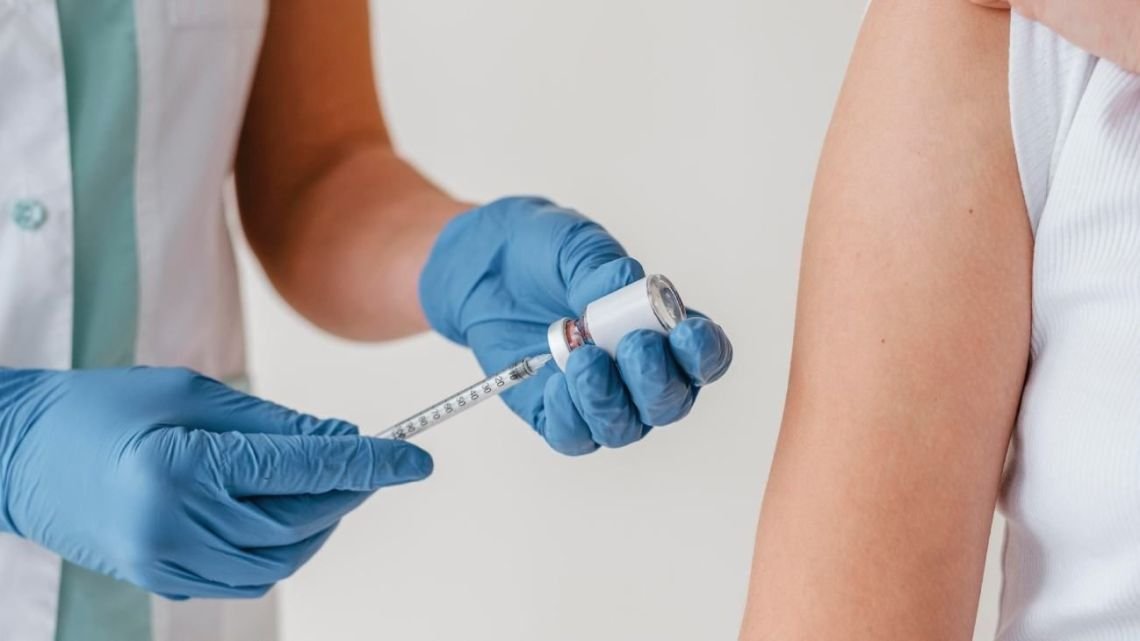 Vacuna contra el melanoma: cómo funciona la tecnología de ARN mensajero que genera expectativas