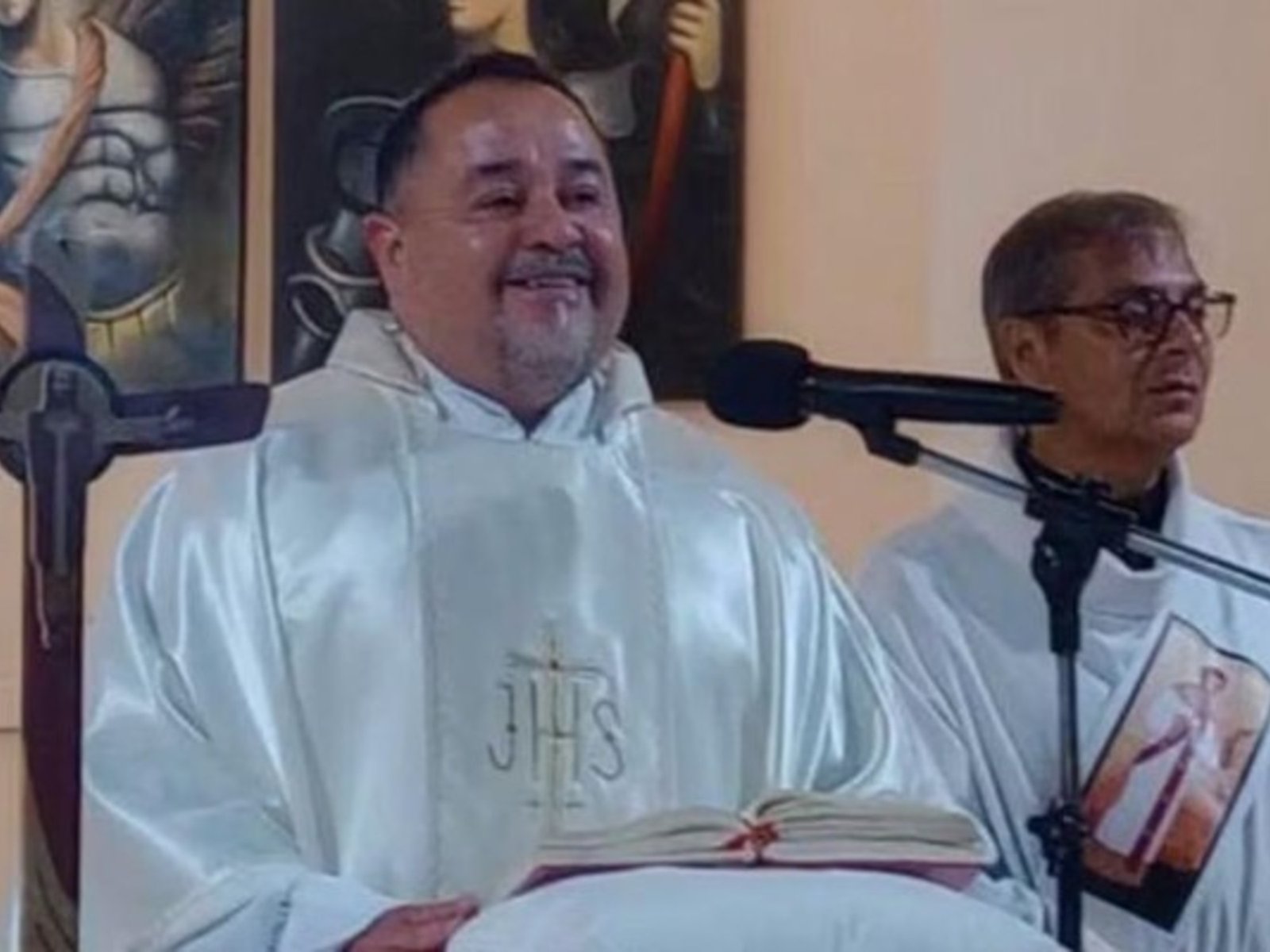 dijo que no advirtió el choque porque iba con la música alta