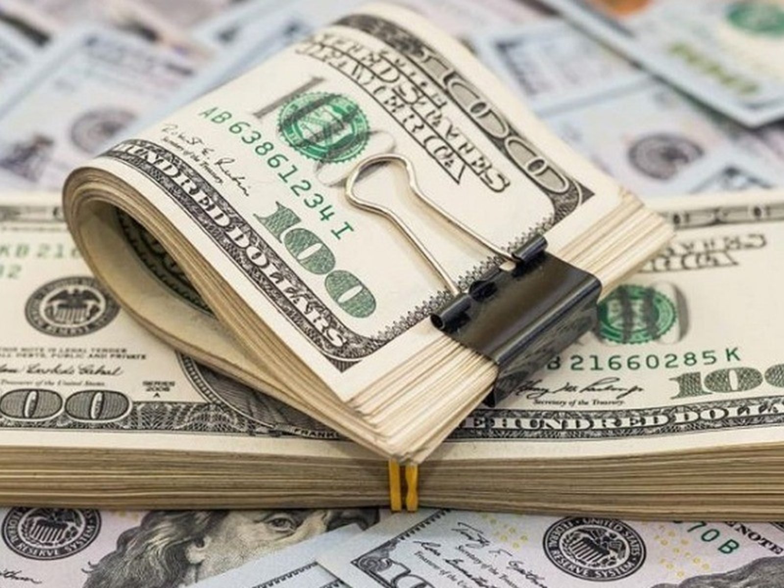 el dólar minorista se estira a $ 1.535 en el día clave para el pago de US$ 2.600 millones de deuda