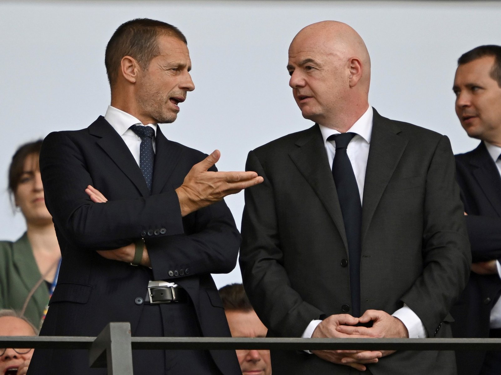 la UEFA advierte que mantiene su boicot contra la FIFA más allá de las disculpas de Infantino