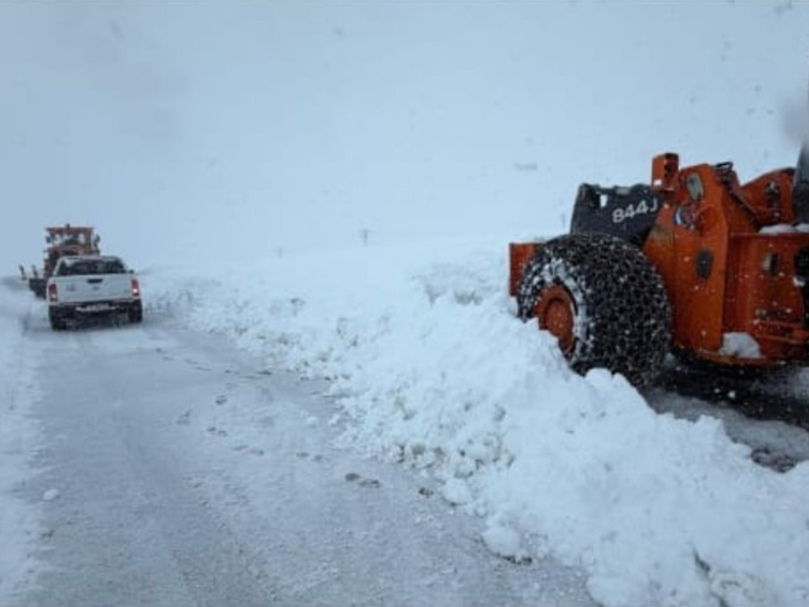 los principales pasos fronterizos siguen cerrados, mientras los camiones aguardan desde hace días expuestos a temperaturas extremas