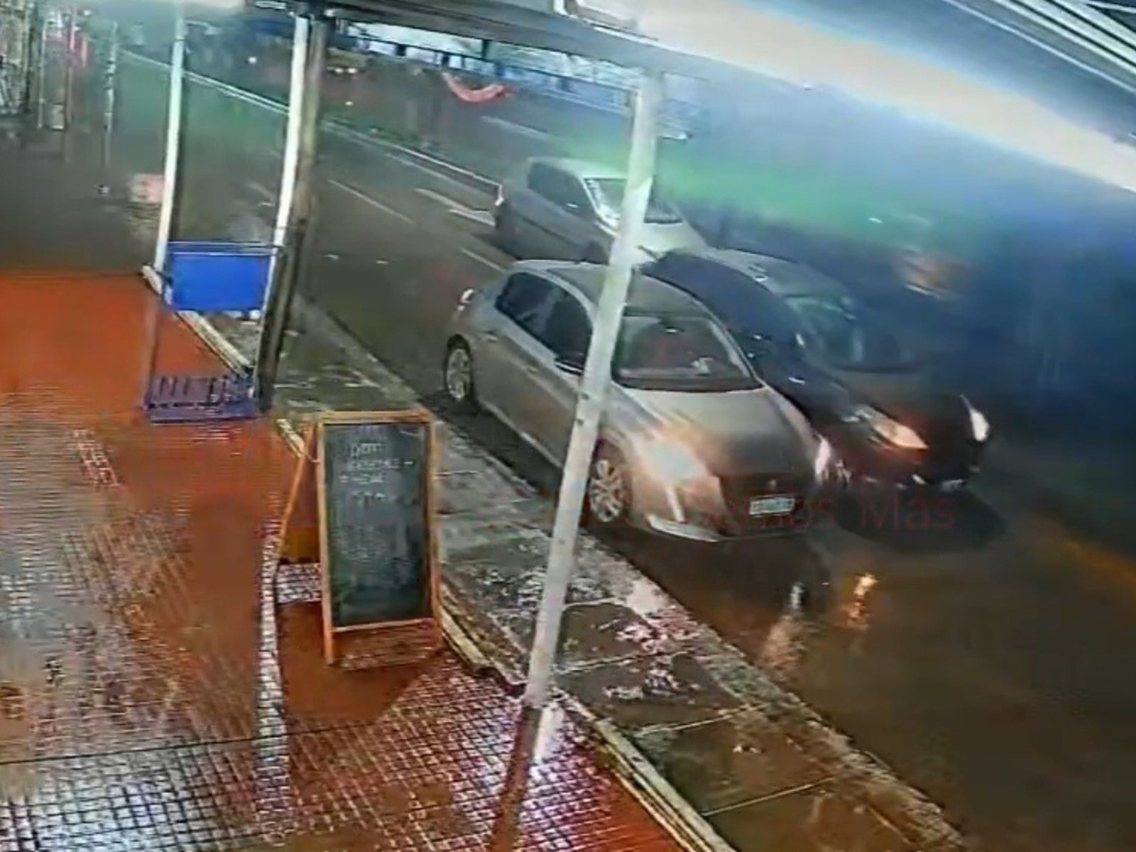 quisieron robarle el auto, era policía y los repelió a balazos