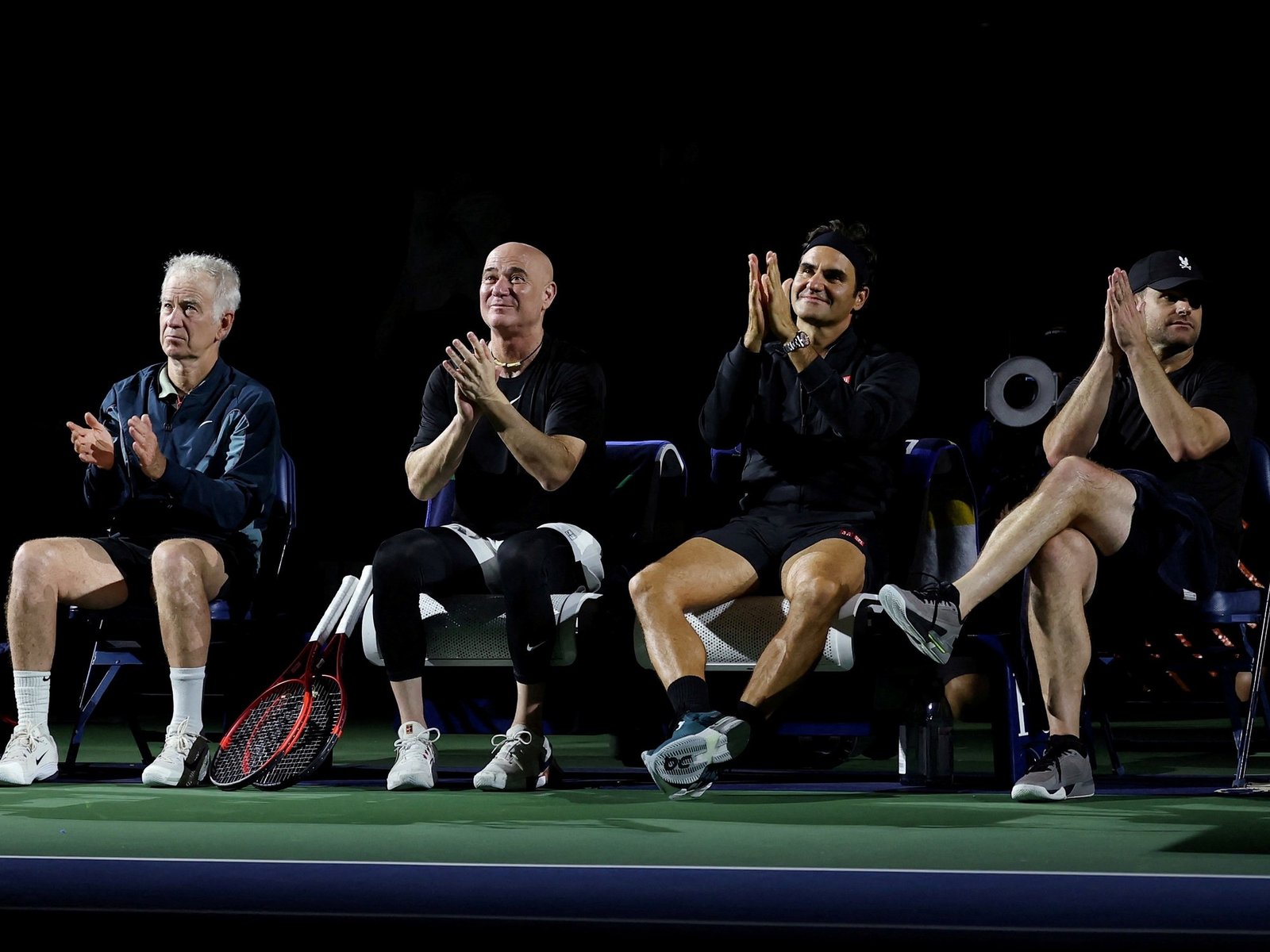 revivió el revés a una mano, se divirtió con Roddick, Agassi y McEnroe, y sus hijos disfrutaron en la tribuna