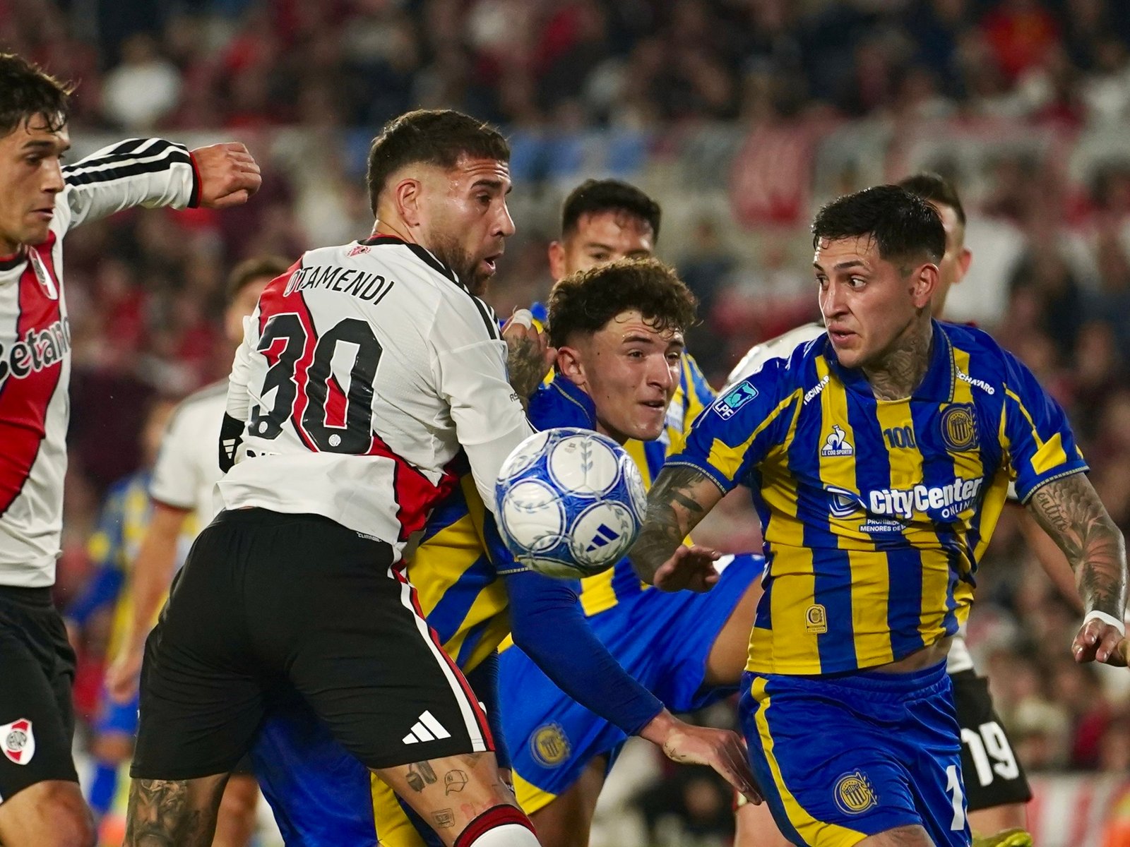 un gol en contra que benefició a Rosario Central y un penal que el VAR corrigió