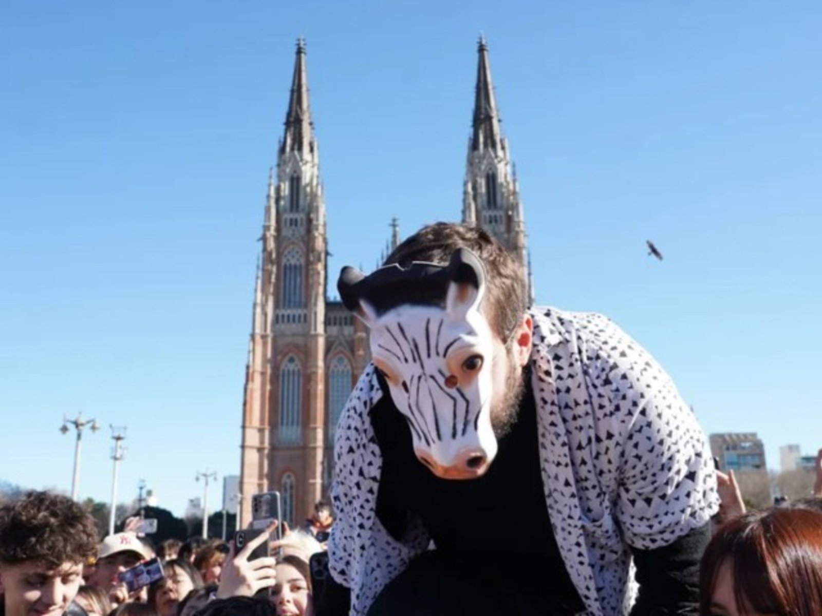 un therian se coló en un match de farmear aura y lo sacaron volando