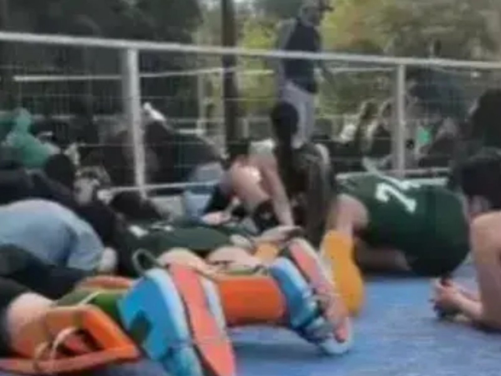 un tiroteo a metros de una cancha de hockey obligó a suspender un partido y un cumpleaños infantil