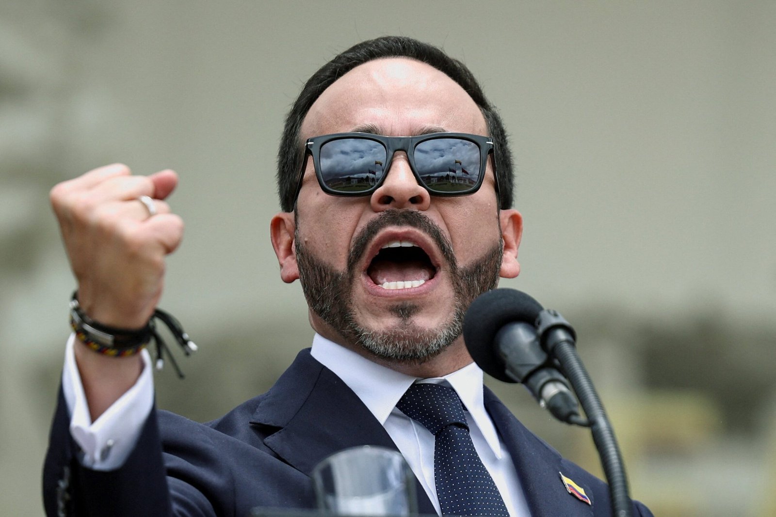 Abelardo De la Espriella levanta la suspensión de los permisos para el porte de armas en Colombia