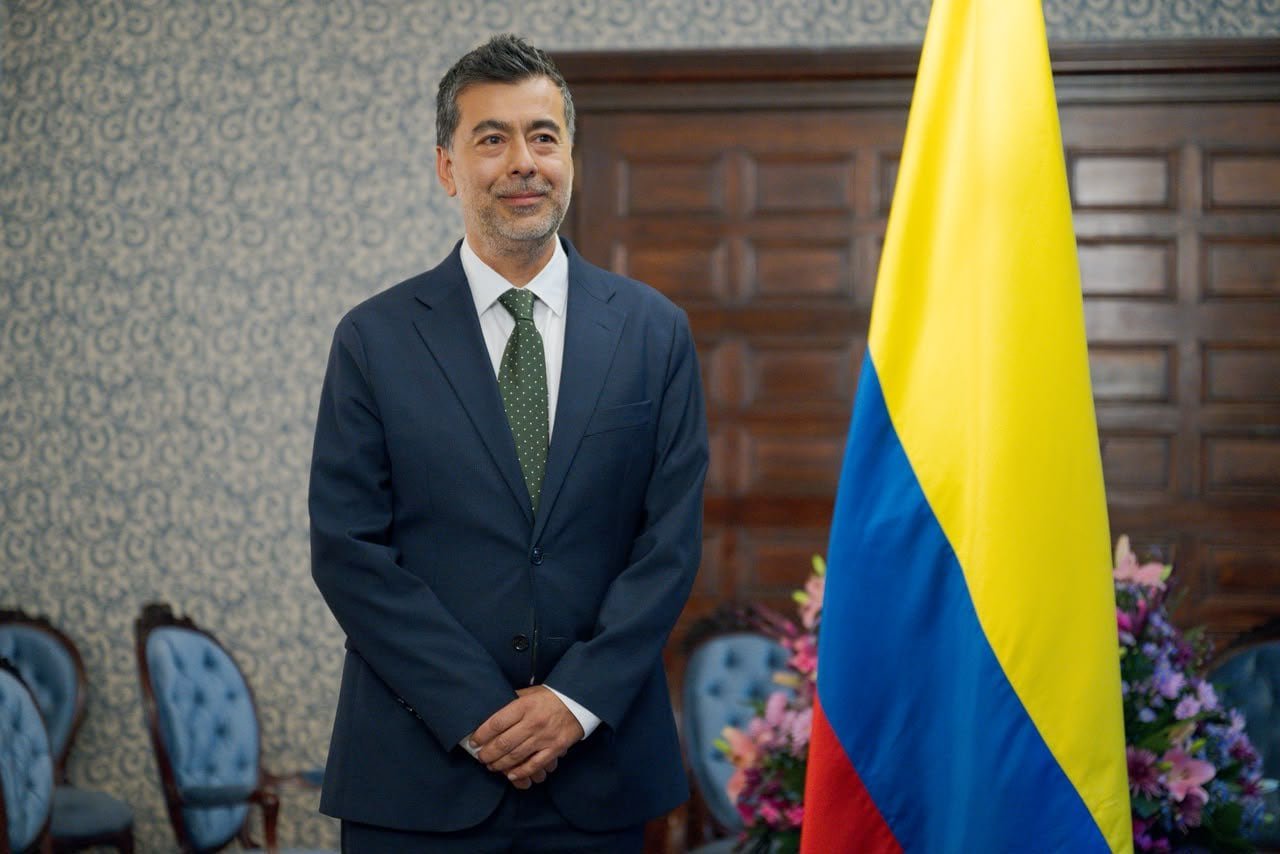 Abelardo de la Espriella encomienda su política migratoria de mano dura a un policía retirado