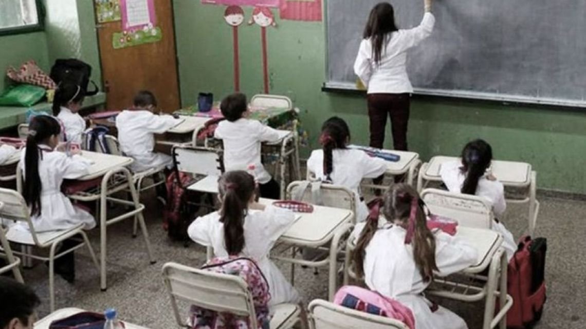 Argentina empeoró su desempeño en las PISA 2025: 8 de cada 10 estudiantes no logran niveles básicos en Matemática