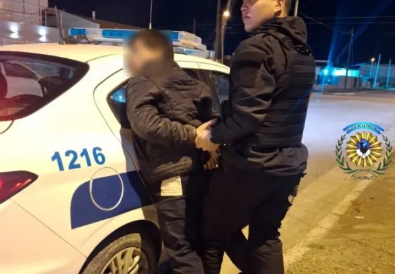 Atrapan a un sujeto tras meterse al patio de una casa en el barrio Pueyrredón