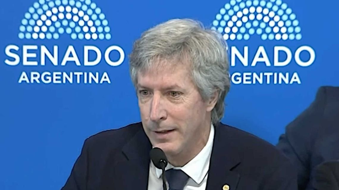 Bausili reveló que el oro del BCRA está en Suiza y se cruzó con la oposición: “Parece atractivo armar una conspiración”