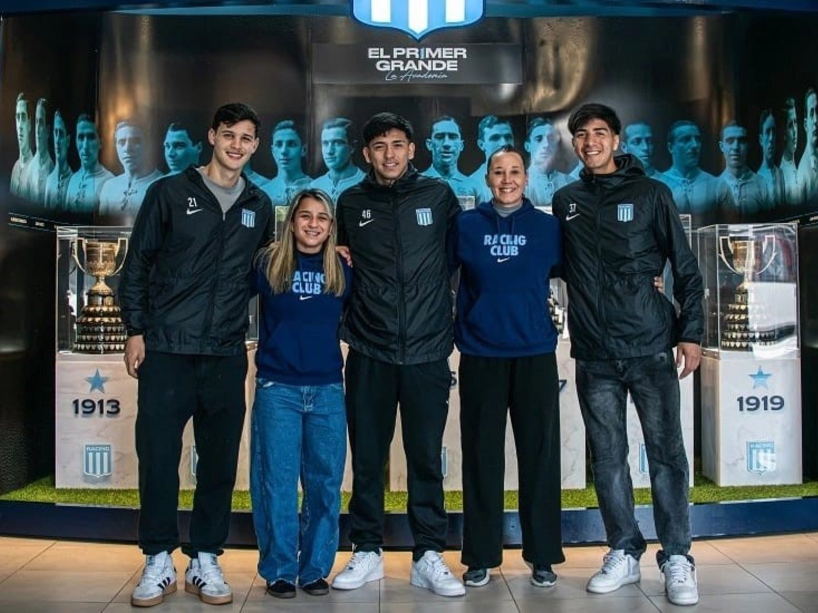 Carboni, uno de los jugadores y jugadoras de Racing que vuelven a la secundaria :: Olé