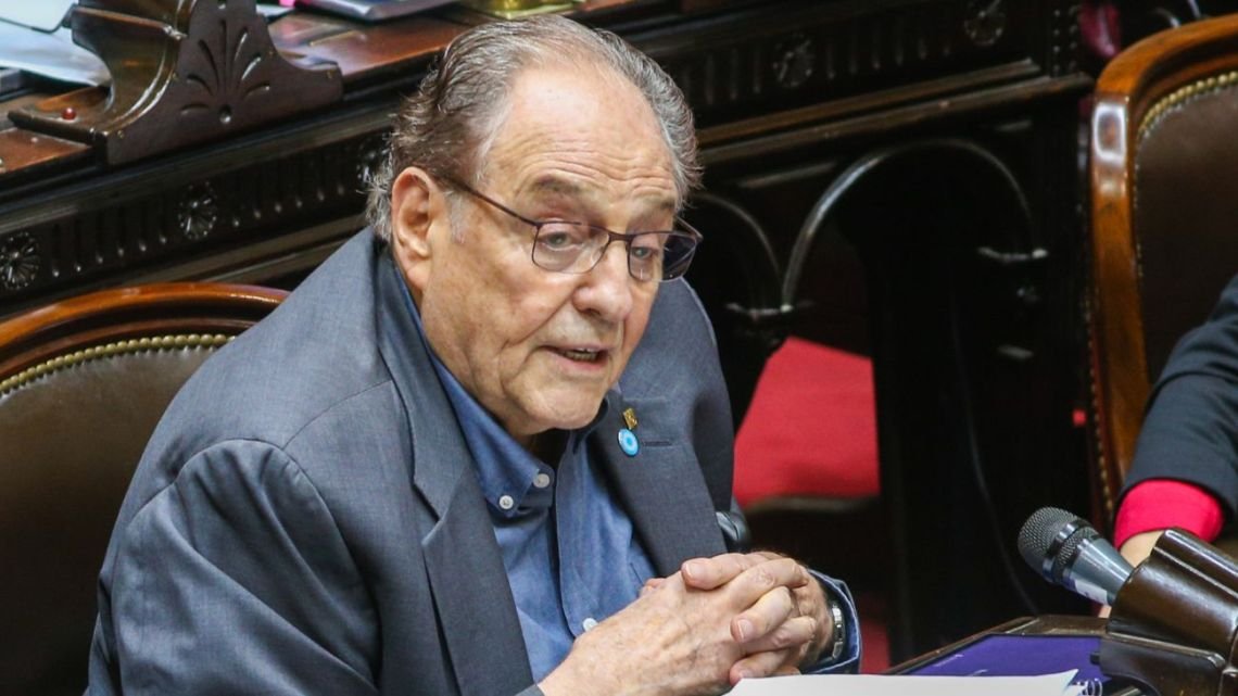 Carlos Heller: “California vota un impuesto del 5% a los 200 más ricos para financiar su salud”