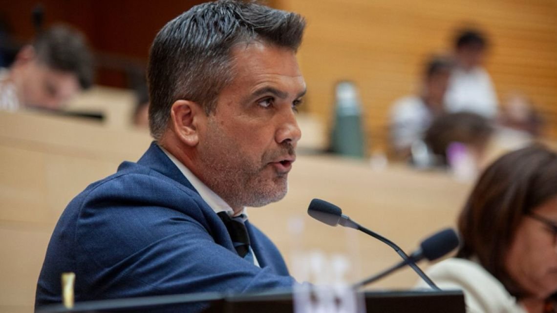 De "Cañito" Flores a Ludueña: Fuego cruzado entre Torres y Gvozdenovich por los asesores detenidos