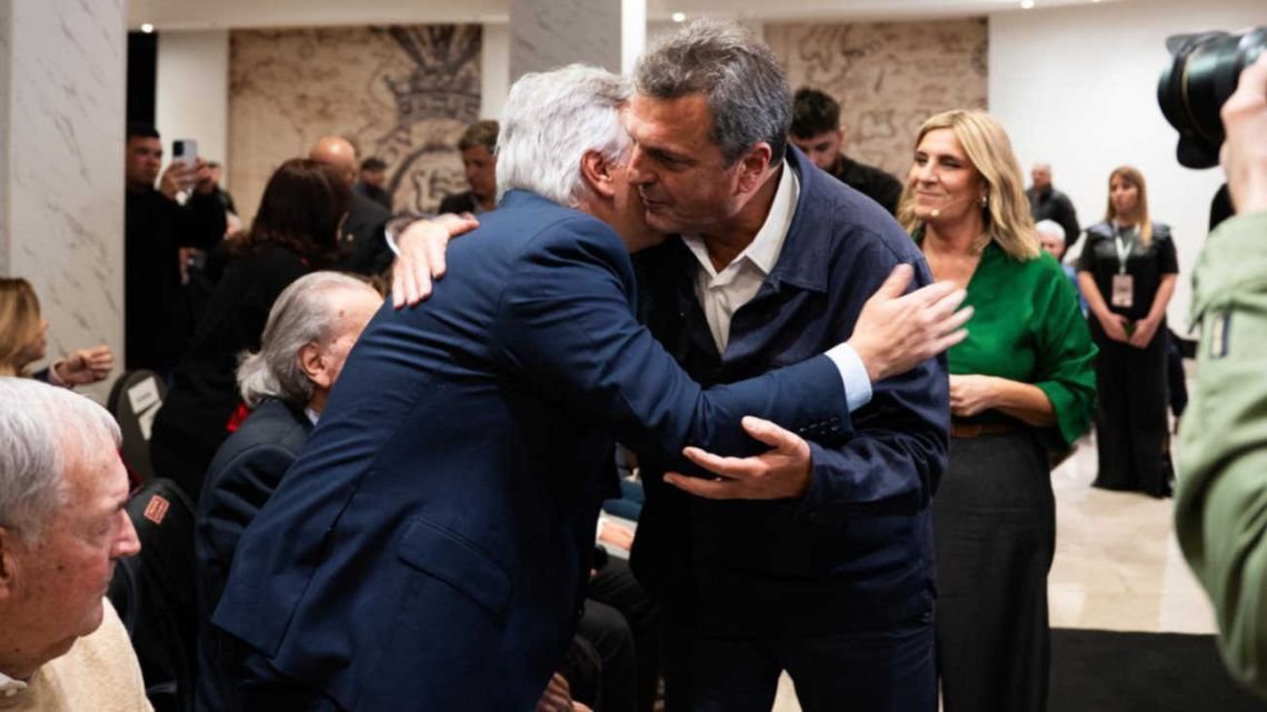 De la Sota volvió a unir al peronismo: Llaryora, Schiaretti, Massa y hasta el empresario Brito juntos, aunque hubo un faltazo llamativo