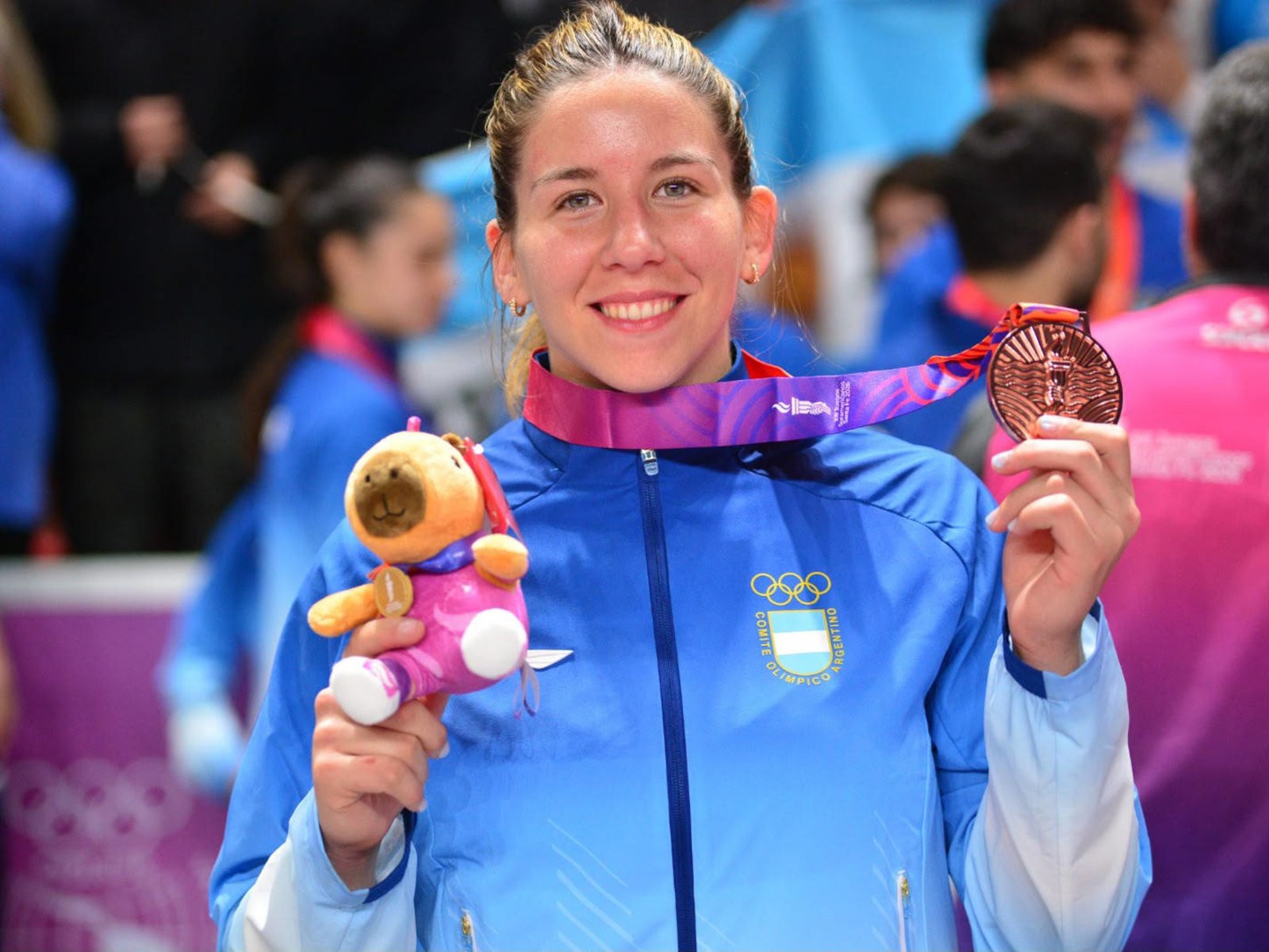 Dejó el hockey a los 17, empezó judo de casualidad y hoy brilla con el bronce suramericano mientras define su tesis universitaria