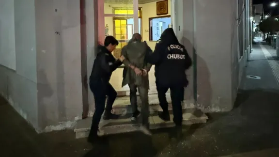 Demorado por disturbios en un drugstore del centro de Comodoro