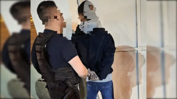 Detienen en pleno centro de Comodoro a un joven de 22 años que tenía pedido de captura activo