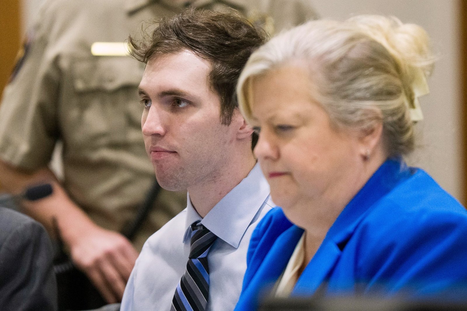 El juez del caso del asesinato de Charlie Kirk lo manda a juicio y allana el camino para que reciba una posible pena de muerte