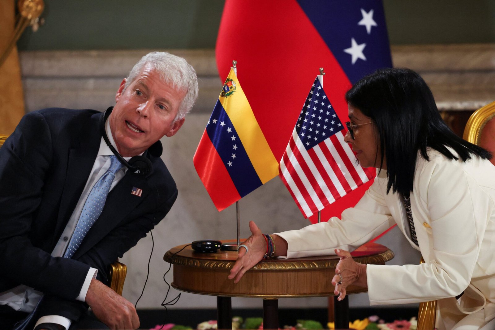 El secretario de Energía de Estados Unidos impulsa en Caracas nuevos acuerdos petroleros