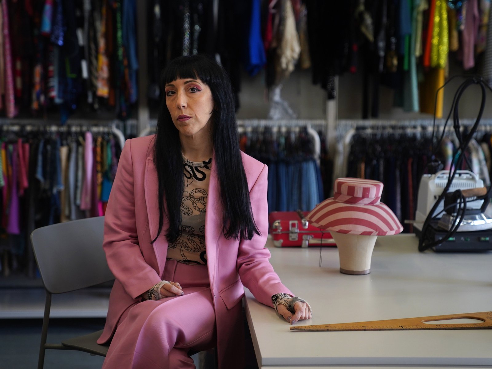Florencia Tellado, la sombrerera de las celebrities detrás del vestuario de la serie de Moria