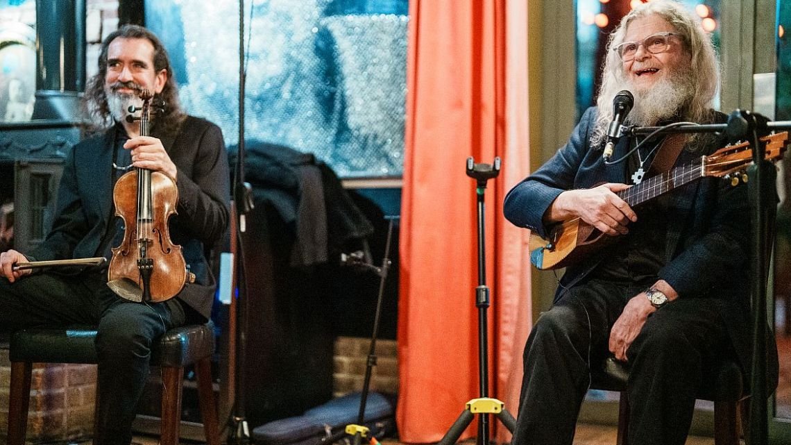 Gustavo Santaolalla estrena Roncoco en el Colón, pero también presentó sus vinos