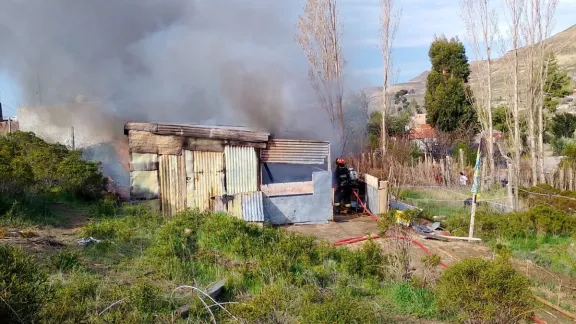 Incendio de vivienda en Manantial Rosales
