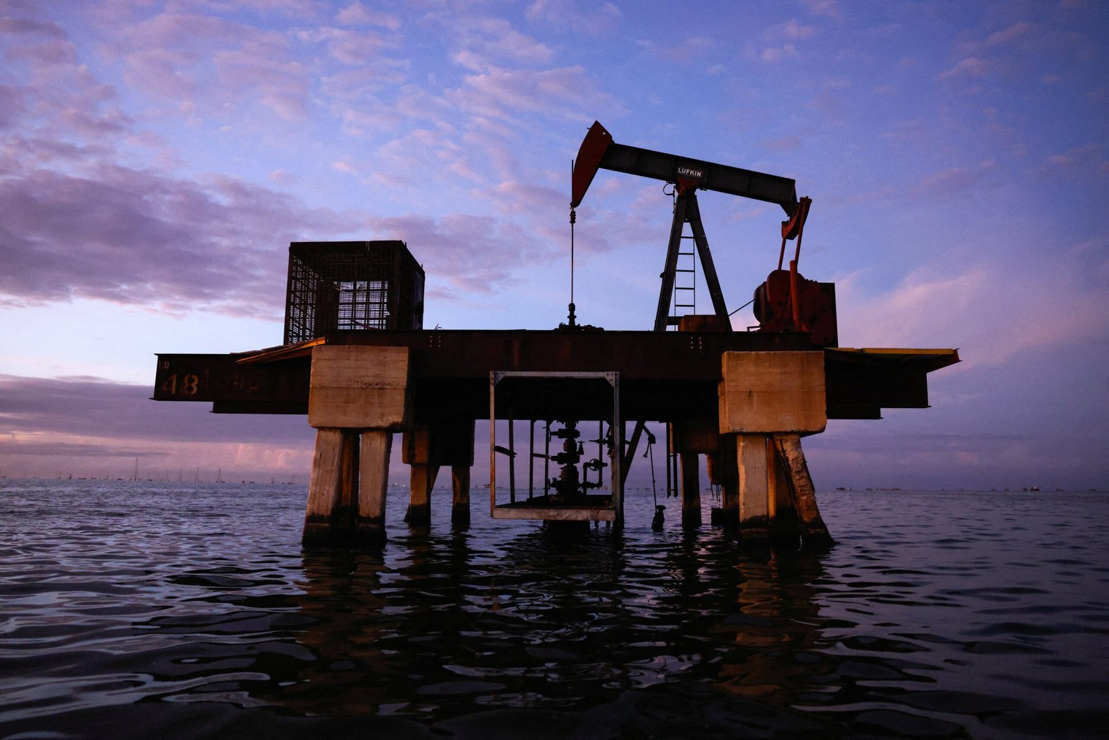 La Casa Blanca confirma la “privatización” del sector petrolero venezolano con un contrato de un siglo