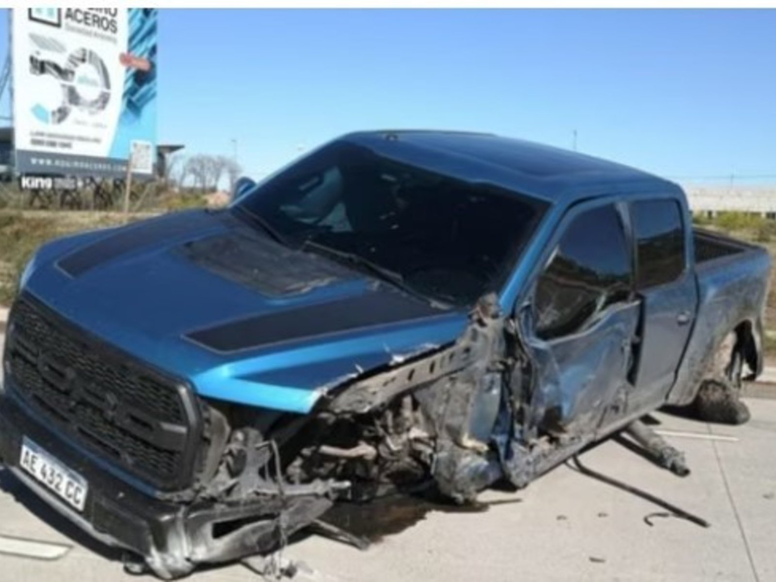 La aclaración de Gastón Ávila por el confuso accidente de su camioneta en las cercanías al aeropuerto de Rosario :: Olé