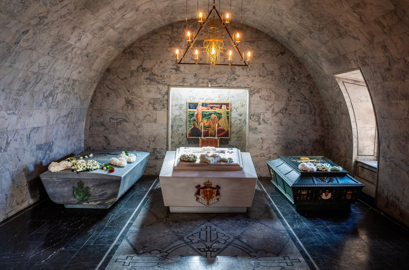 La casa real noruega muestra por primera vez el sarcófago del rey Harald