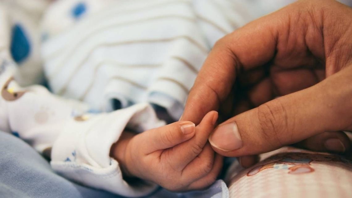 La natalidad cayó casi 50% en una década y UNICEF plantea una oportunidad para reforzar el cuidado infantil