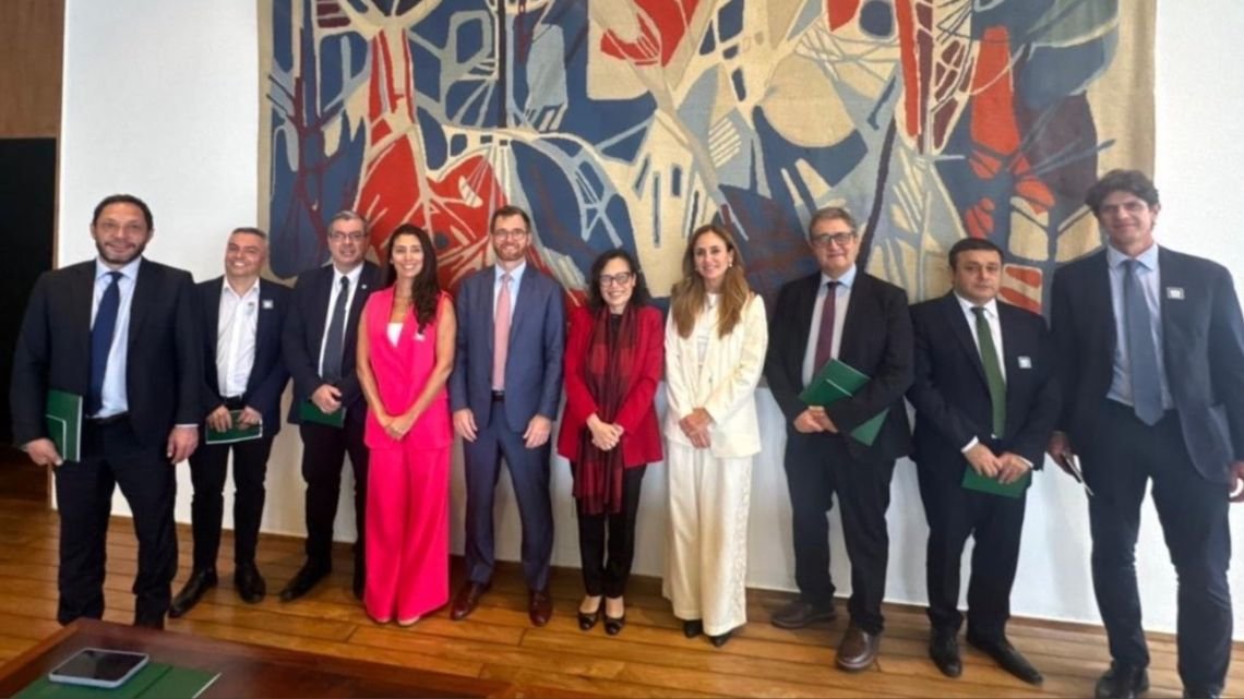 Legisladores opositores visitaron Brasil y se reunieron con funcionarios de Lula para intentar restablecer el vínculo bilateral