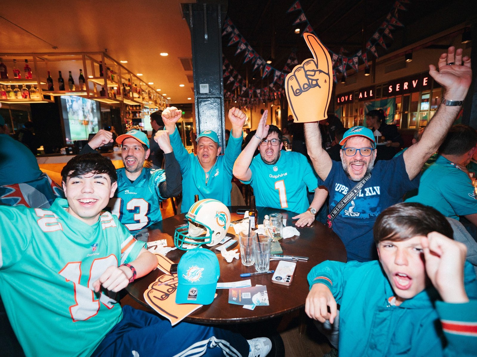 Los Miami Dolphins coparon Puerto Madero para reunir a sus fanáticos, con el sueño firme de recibir un partido de NFL en Argentina