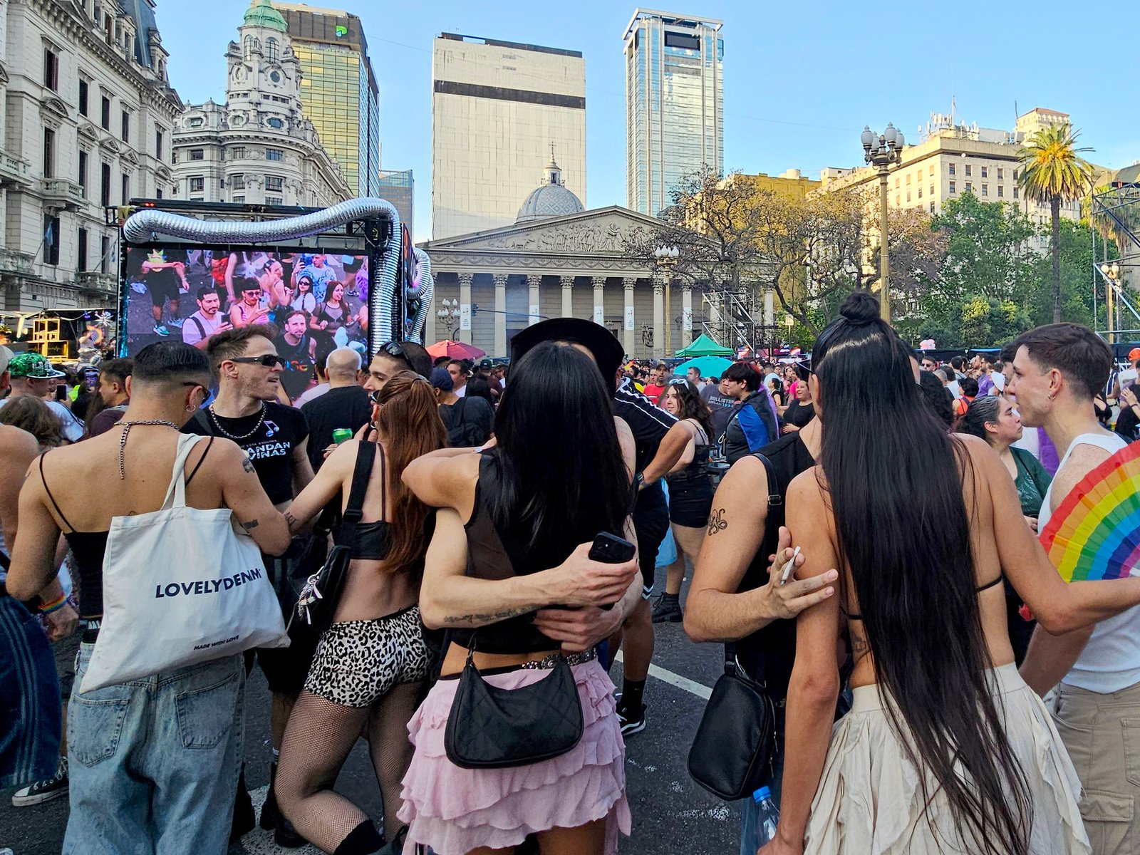 Los organizadores se niegan a postergarla por la llegada del papa a Buenos Aires