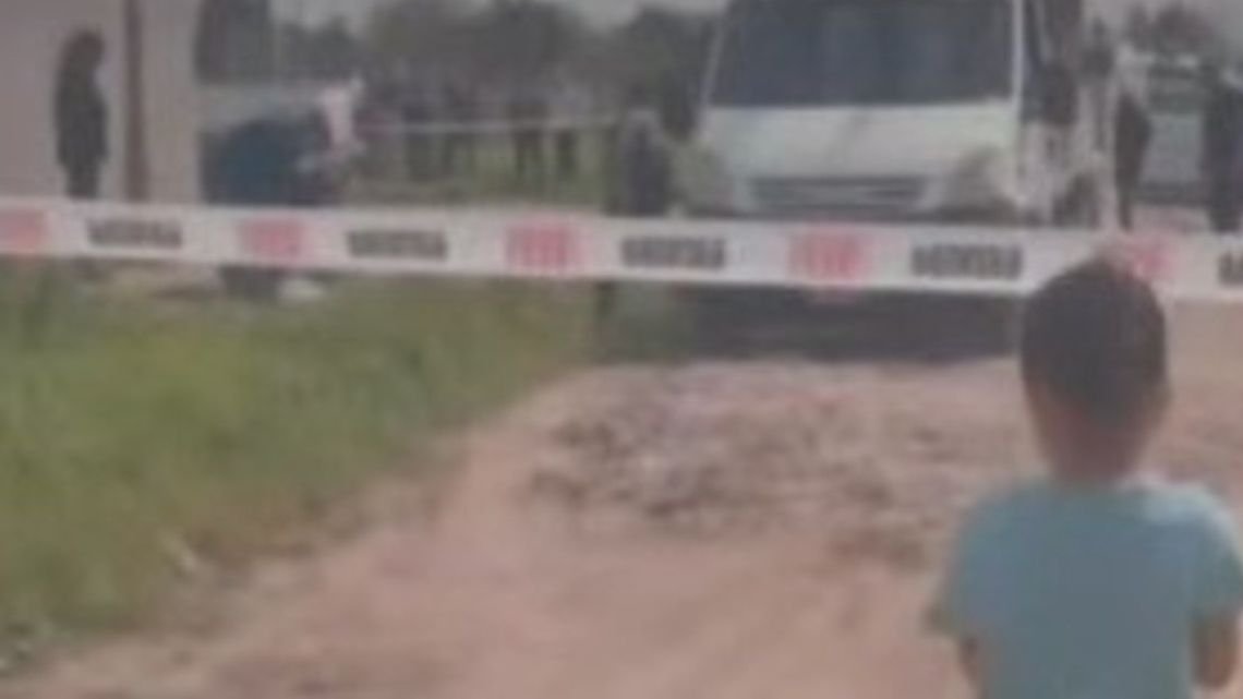 Macabro hallazgo en Merlo: encontraron un bebé muerto en una bolsa enterrada