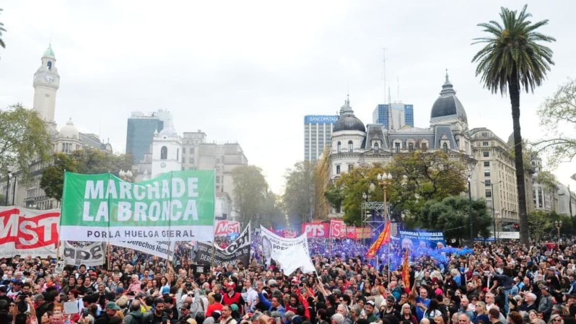 Marcha de la Bronca: la izquierda se movilizó contra Milei y reclamó un nuevo paro general
