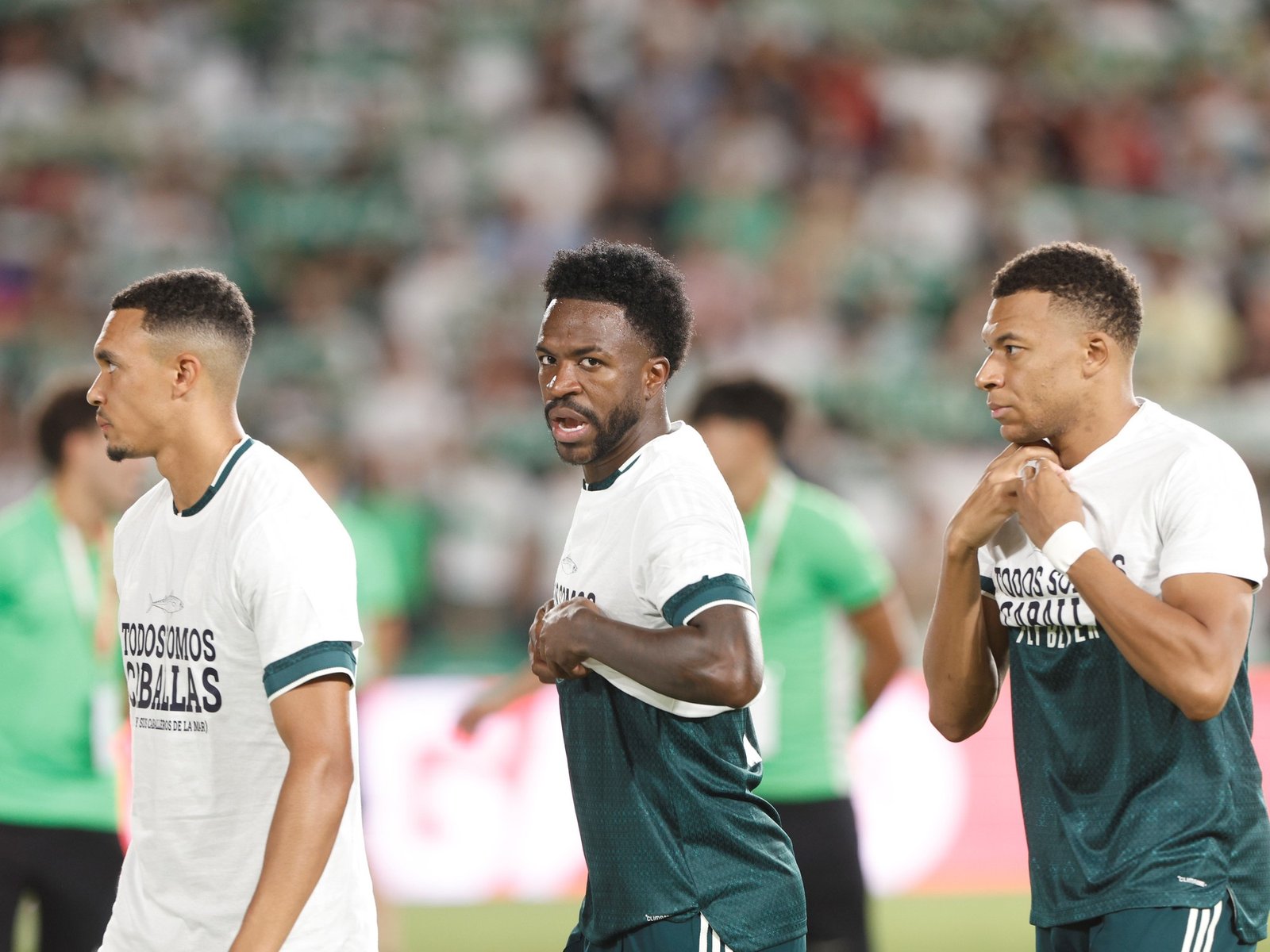 Mbappé y Vinícius Jr. se negaron a mostrar sus camisetas por Ceuta y ahora piden silbarlos en todas las canchas