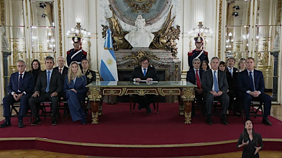 Milei anunció sanciones para empresas que operen en Malvinas y la construcción de una base naval en Tierra del Fuego
