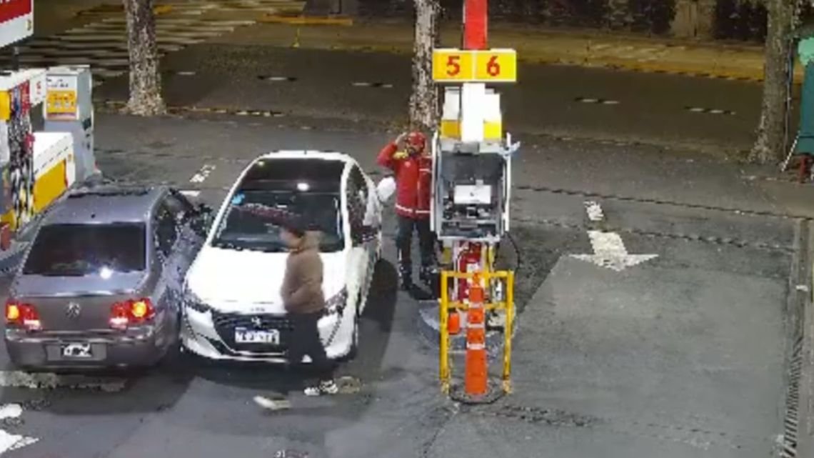Pity Álvarez chocó contra un auto que cargaba nafta en una estación de servicio de Chacarita