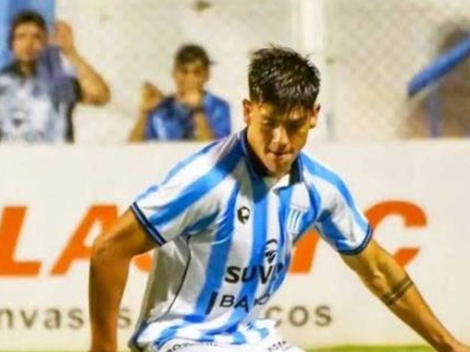 Racing negocia contrarreloj por la nueva joya del fútbol cordobés: el conflicto que demora su llegada